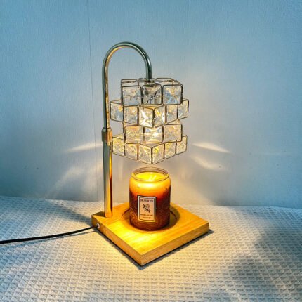 Warm and cozy night light with wax melting and aroma diffuser function